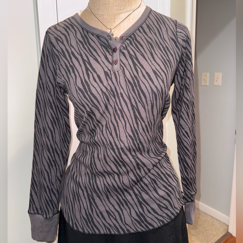 Jockey Y2K 90s Black and Gray Zebra Henley Long Sleeve Top medium